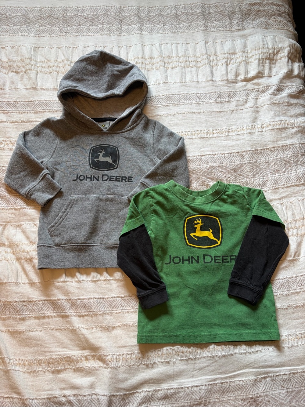 JOHN DEERE 2T Sweatshirt and T-Shirt